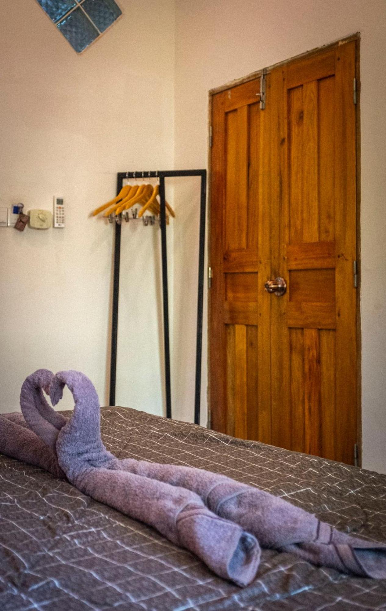 Monkey Republic Kampot Hotel Szoba fotó